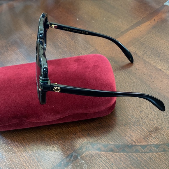 Gucci - Picture 2 of 7